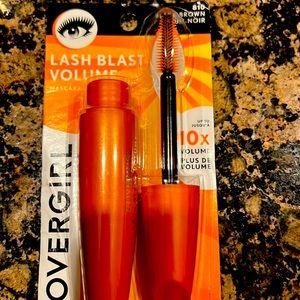 Cover girl in package mascara